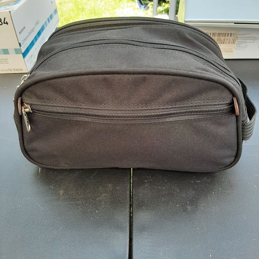RICARDO Beverly Hills Toiletry Essentials Overnight Bag Shaving Travel Case Kit